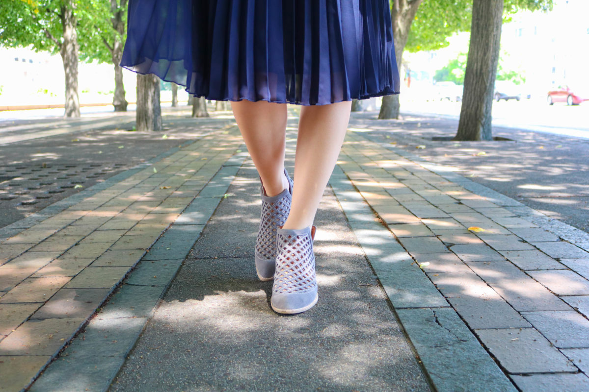 blue-hue-pleated-midi-skirt-15