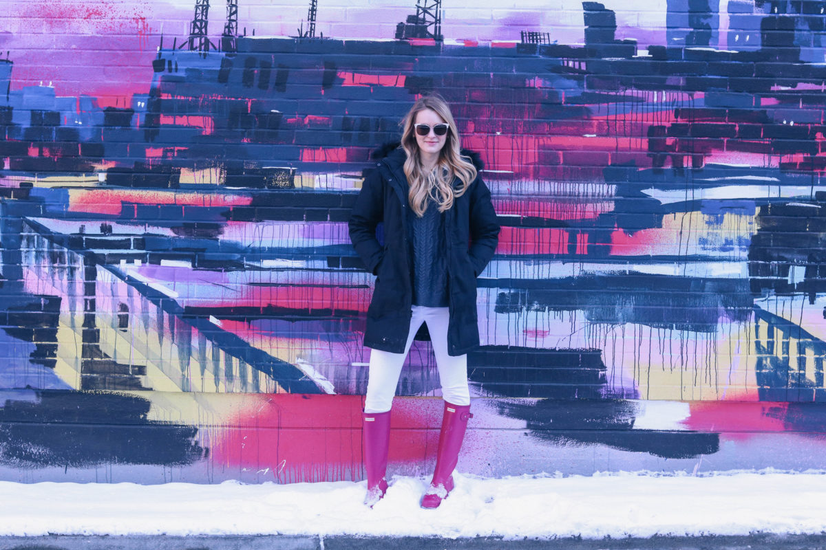 Lifestyle blogger Leigha Gardner of The Lilac Press exploring unexpected color pops in Boston (wall crawl).