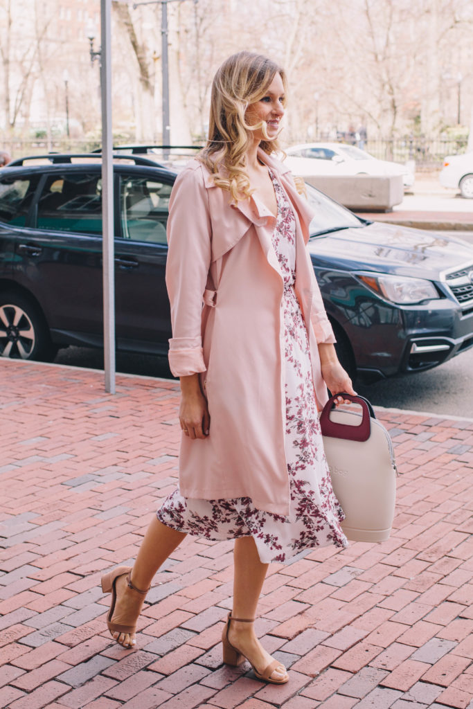 Style blogger Leigha Gardner, of The Lilac Press, on Newbury Street wearing 3 handbags from O Bag Boston for transitioning to spring.