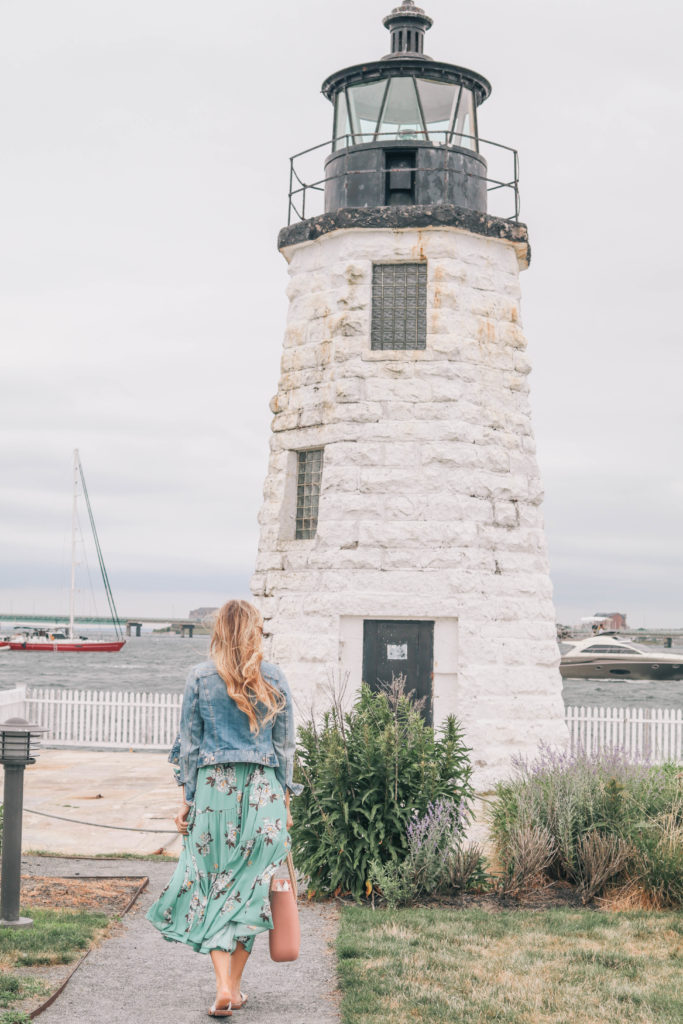 Style blogger, Leigha Gardner, of The Lilac Press showcasing a floral Free People maxi that just won't quit; transitioning from summer to fall particularly well. 