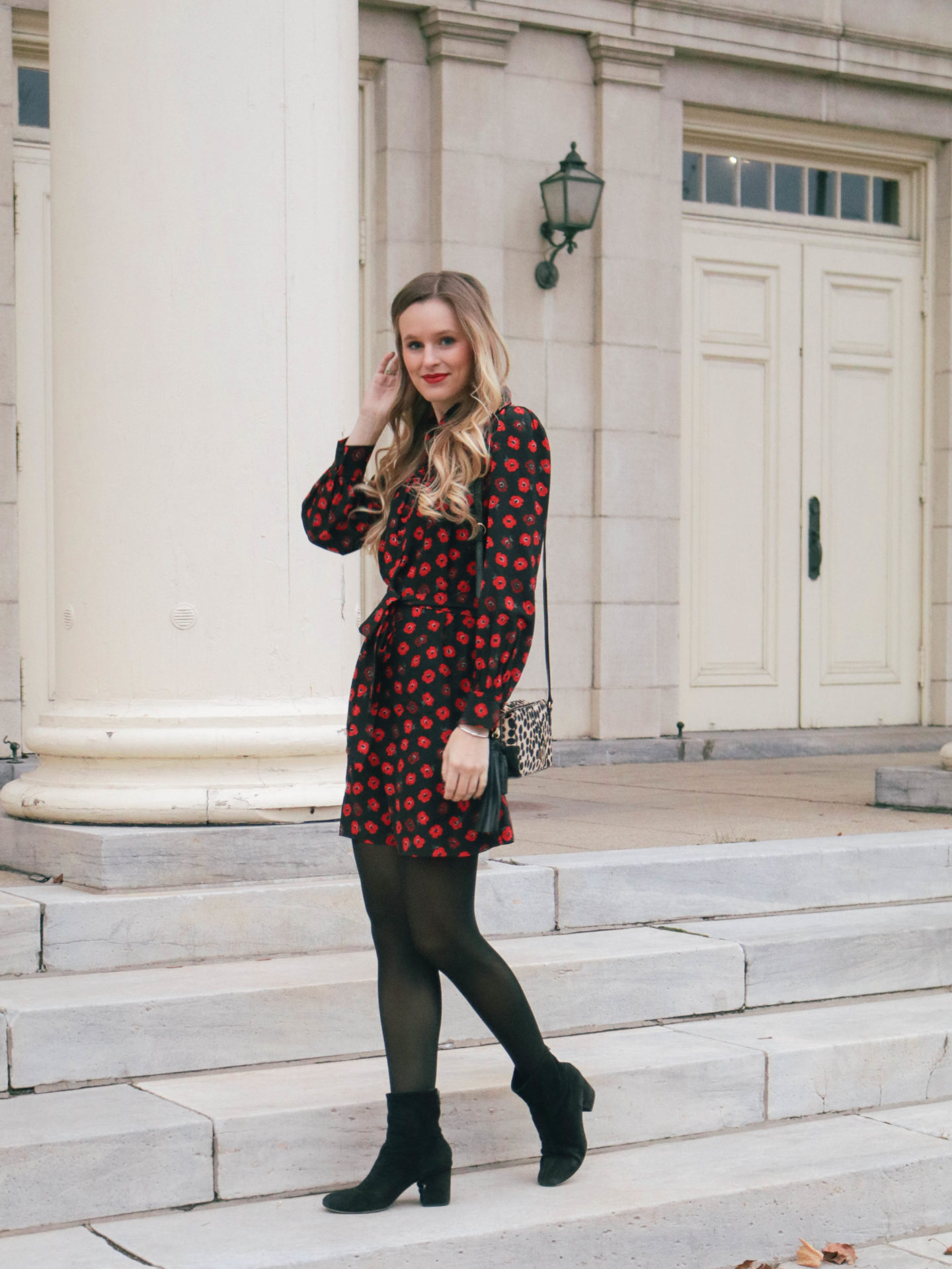 Style blogger, Leigha Gardner, of The Lilac Press sharing a poppy print by Kate Spade that works for winter.